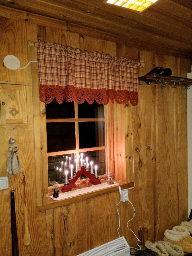 Mysig Timmerstuga Vid Sjoen Bjoerken 34 Roennsudden Грангарде Экстерьер фото